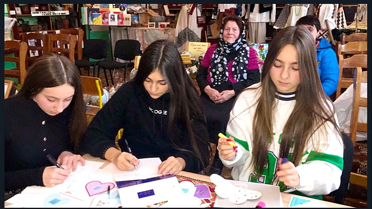 Разом з Різдвяними листівками віддаємо вам частинку нашого люблячого серденька❤️ 1 322485150 870846187401399 5568547214944957251 n a4cf7a32