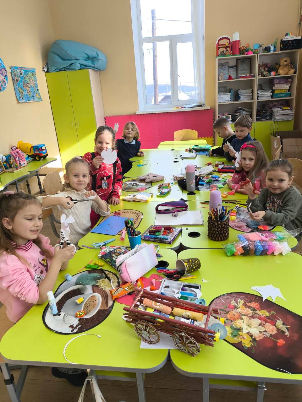 Сьогодні Будинок учнівської творчості долучився до акції «Ангели памʼяті» 1 photo 2026 02 20 18.31.13